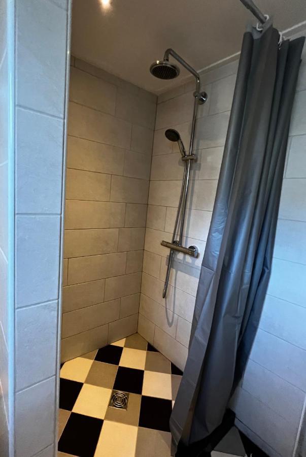 Littleneighbour Apartment Pingjum Bagian luar foto